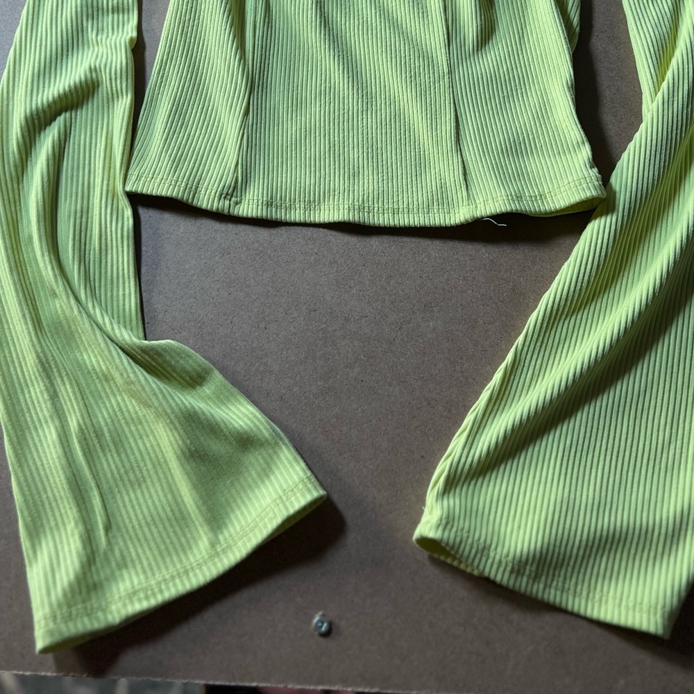 NWT Urban Outfitters Hallie Ribbed Peasant Crop w/Bell Sleeves - Medium in Lime - Picture 6 of 14